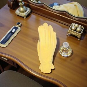 Vintage Easter Yellow Gloves Easter S-M (approx 8" x 3.5"}
